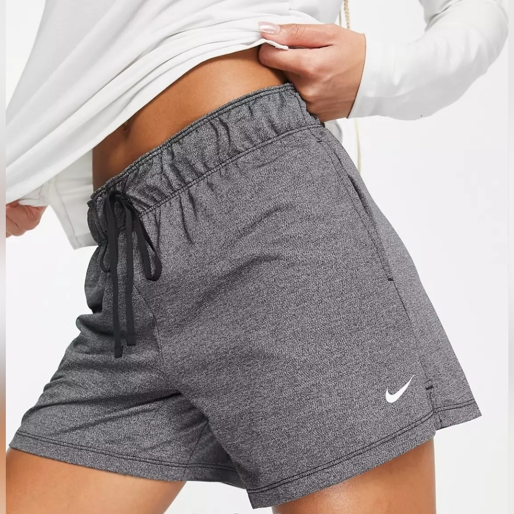 Nike Training Dri-FIT attack shorts in gray M